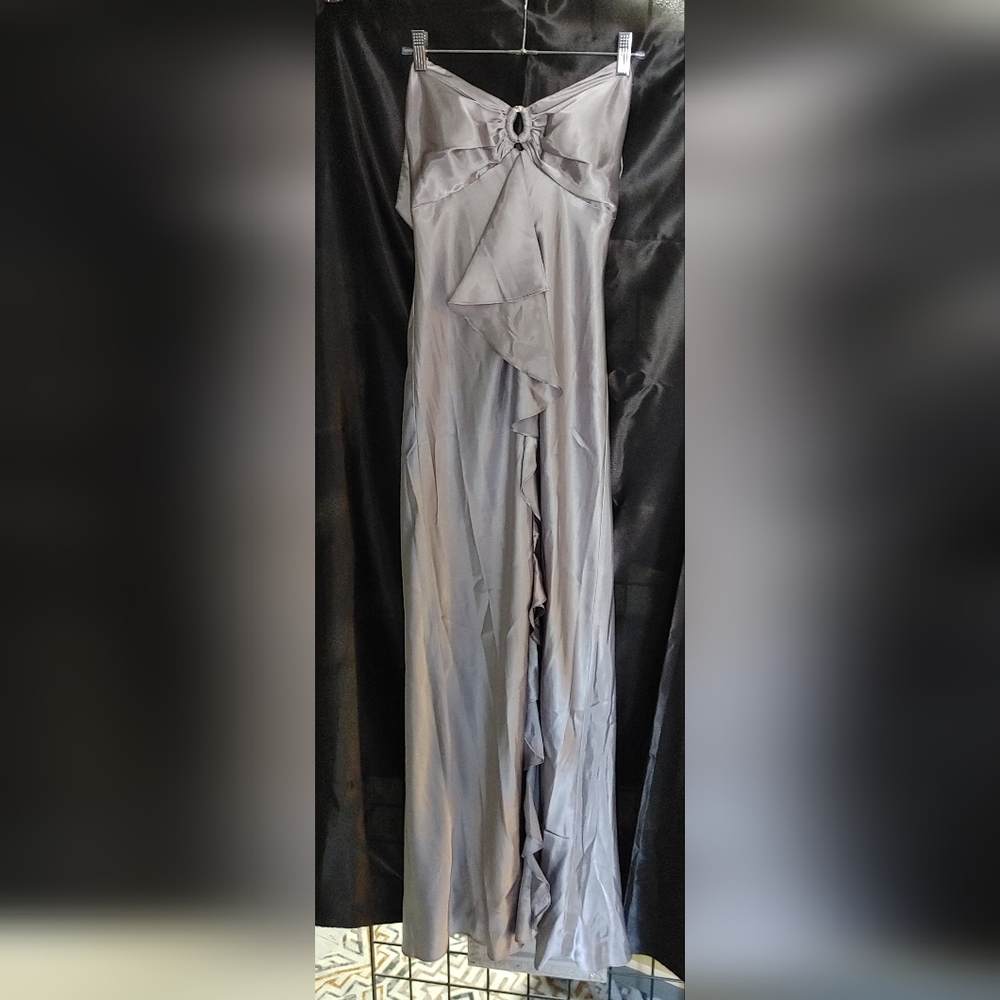 Chic Silver Dress with Elegant Silhouette Ruffle that goes into a slit Size 9/10